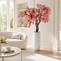 Cerisier rose dans un cache-pot St. Tropez blanc mat pour décoration intérieure | Solérive