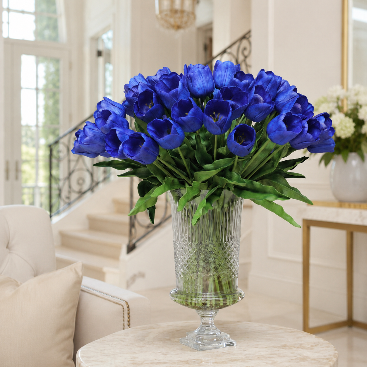 Tulipes bleues dans une urne Cristo pour décoration intérieure | Solérive