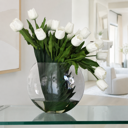 Tulipes blanches dans un vase Luna pour décoration intérieure | Solérive