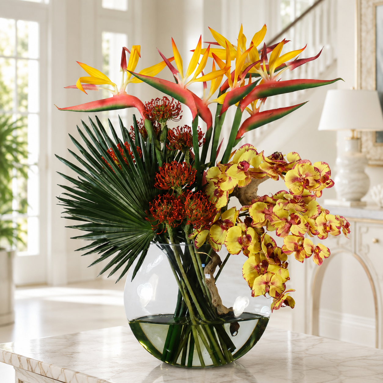 Fleurs tropicales dans un vase Luna pour décoration intérieure | Solérive