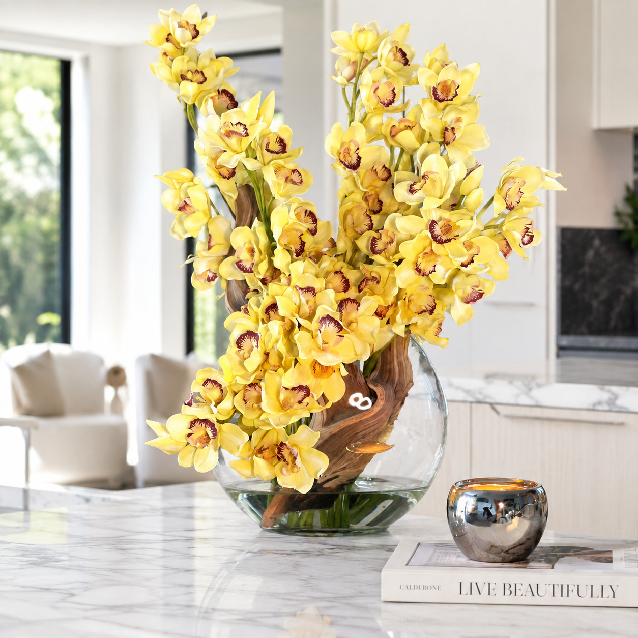Cymbidiums jaunes dans un vase Luna pour décoration intérieure | Solérive