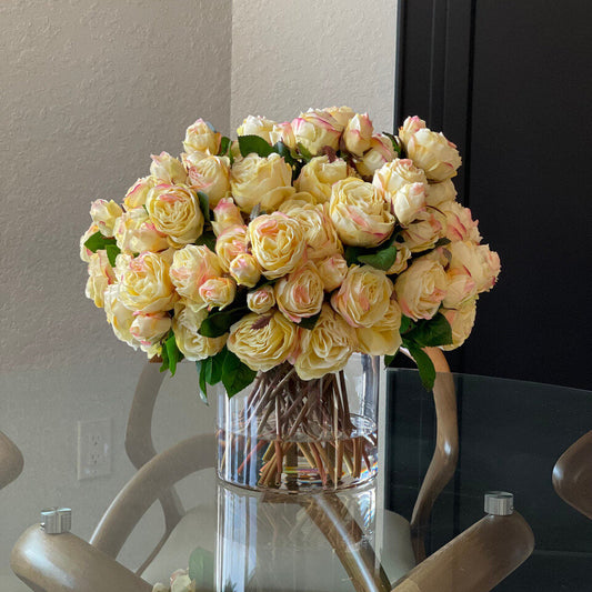 Roses anglaises dans un cylindre en verre transparent pour décoration intérieure | Solérive