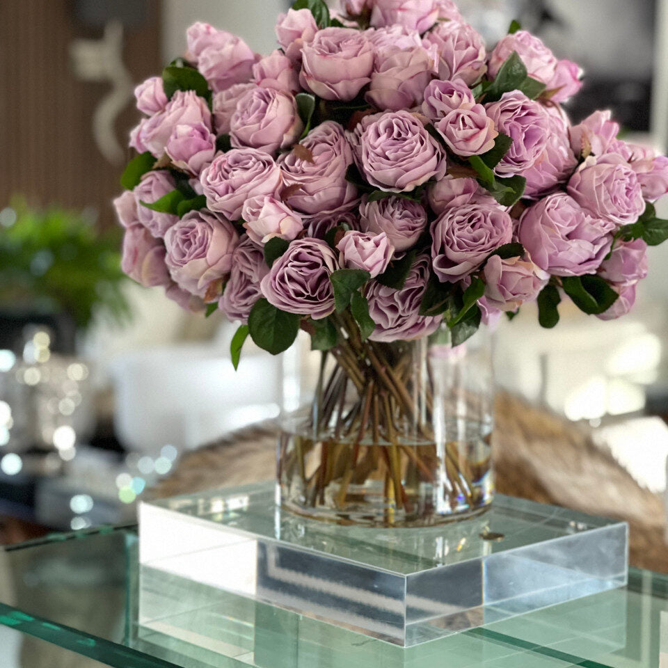 Roses anglaises dans un cylindre en verre transparent pour décoration intérieure | Solérive