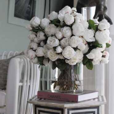 Roses anglaises dans un cylindre en verre transparent pour décoration intérieure | Solérive